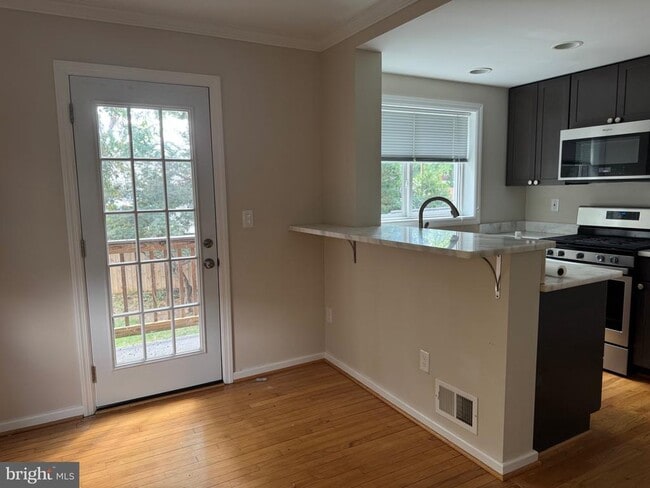 Building Photo - 2607 Farmington Dr