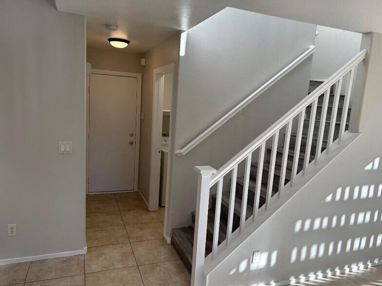 Building Photo - 8997 Ivybridge St