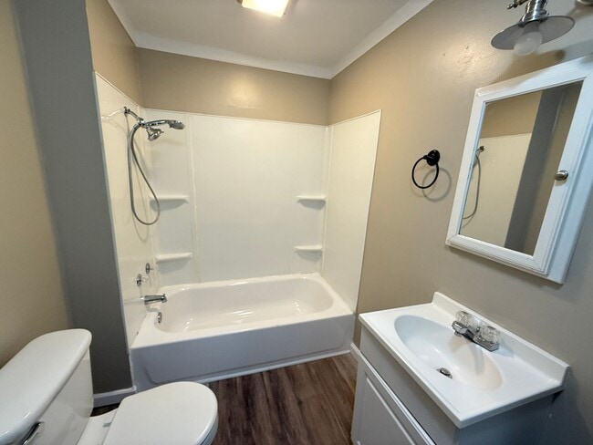 Building Photo - Adorable Small Broken Arrow Home, Close to the Rose District!