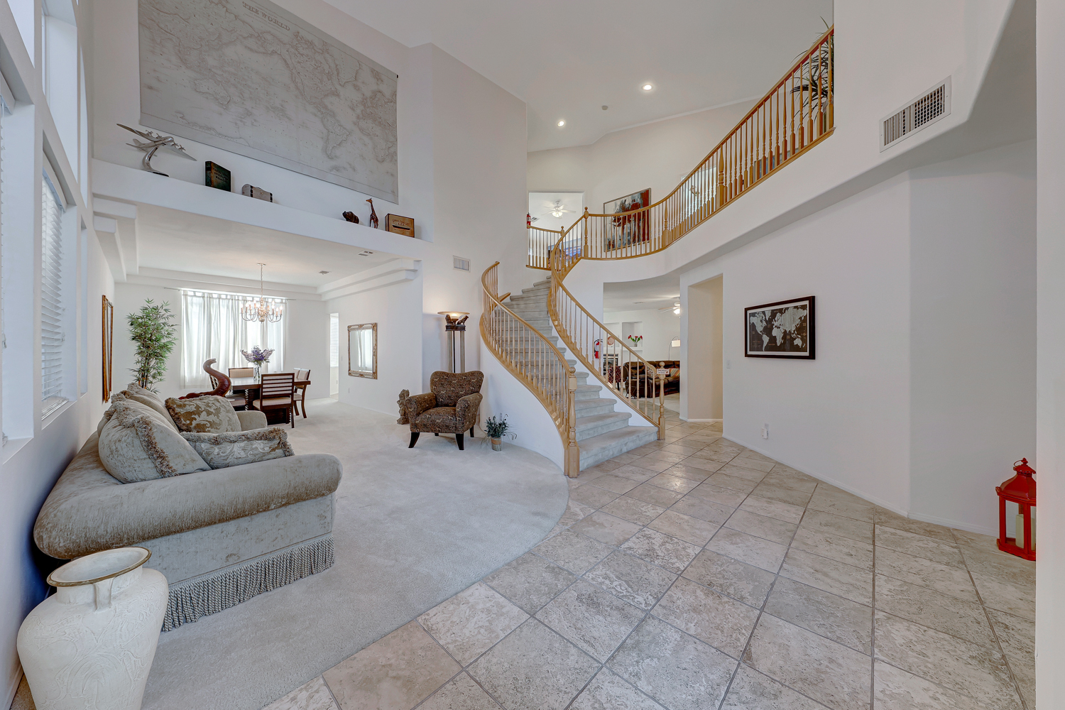 Curved Staircase - 8917 Canyon Springs Dr