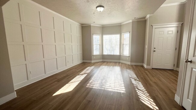 Building Photo - 3 Bedroom/2.5 Bathroom Townhome in Riverton