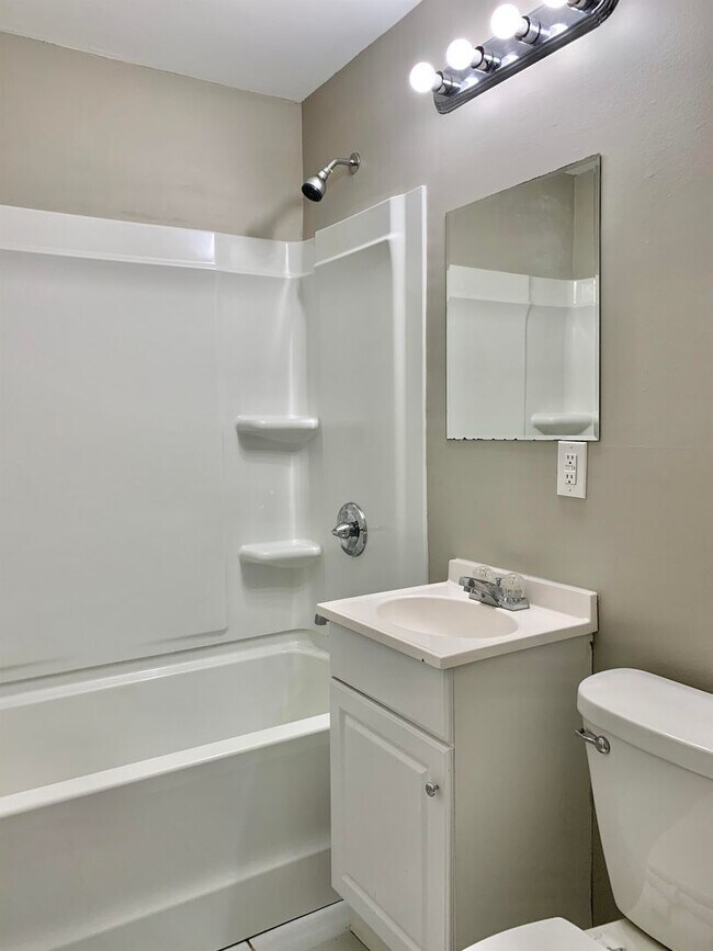 Building Photo - 209 Burch Rd