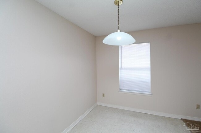 Building Photo - 8110 Stonebrook Dr