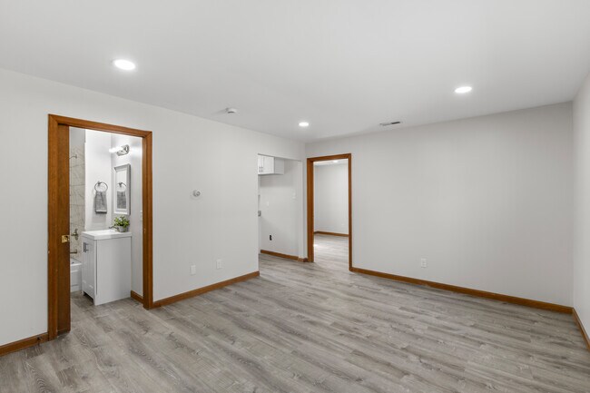 Building Photo - 223 N Dellwood Ave