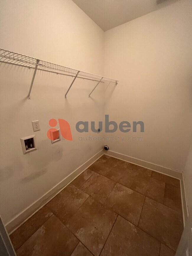 Building Photo - 7302 Klingler Ln