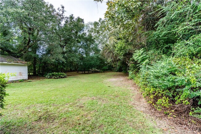 Building Photo - 3 Bedroom Home in Convenient Location