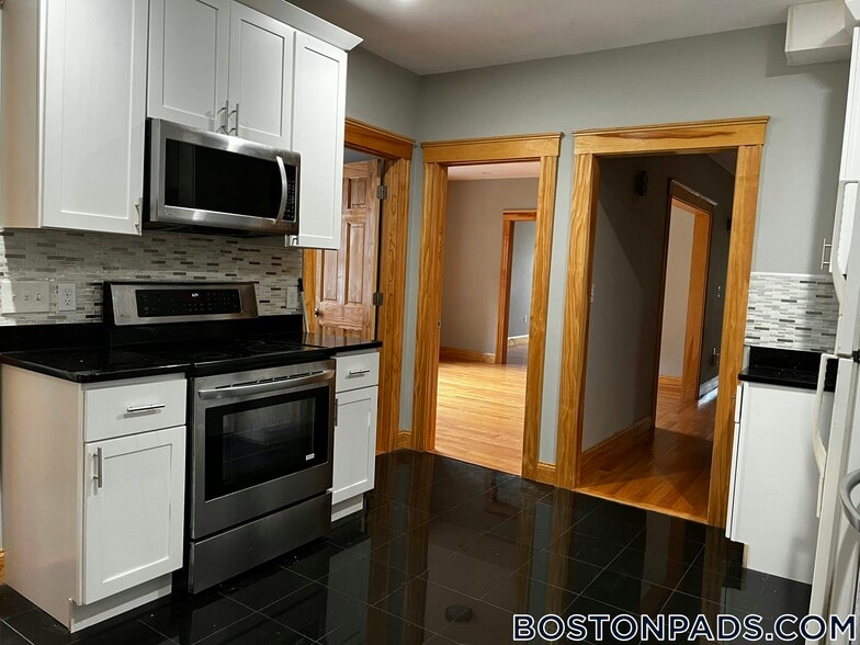 Building Photo - 152 Winchester St