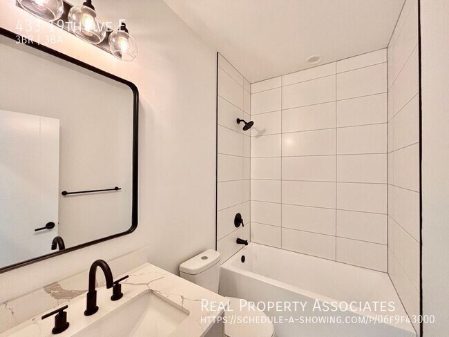 Building Photo - 433 19th Ave E