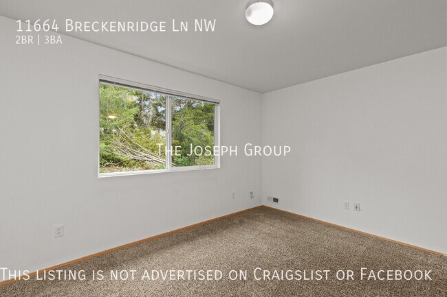 Building Photo - Centrally located 2 bed/2.5 bath in Silver...