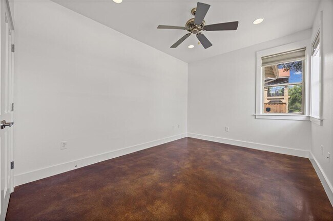 Building Photo - 1301 San Bernard St
