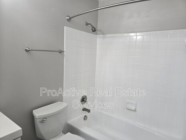 Building Photo - 674 Lord Dunmore Dr