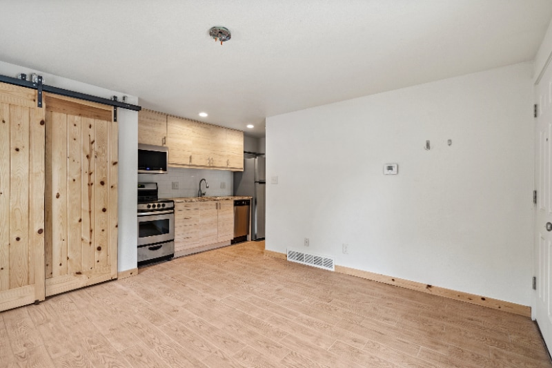 Building Photo - 514 E 1st St