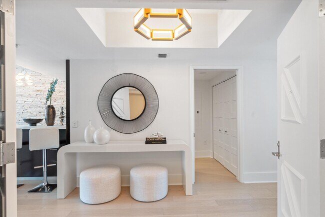 Building Photo - 333 Las Olas Way