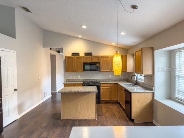 Building Photo - 925 Maple Creek Dr