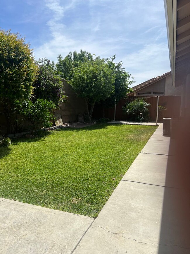 Building Photo - Lovely 3 bedroom 2 bath home in a great neighhborhood