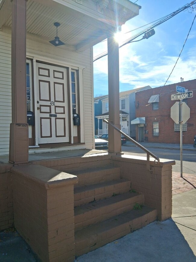 Building Photo - 431 County St