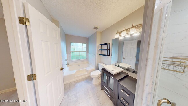 Building Photo - 12644 Thicket Ridge Dr