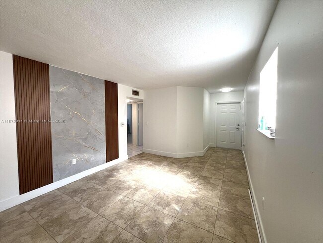 Building Photo - 1240 SE 28th Ct