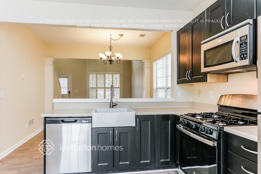 Building Photo - 1615 Heyford Cir NW