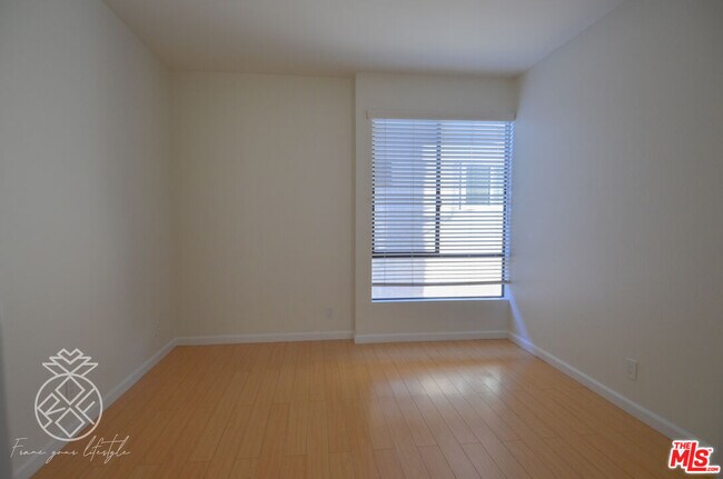 Building Photo - 1727 Glendon Ave