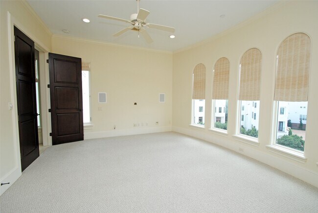 Building Photo - 302 Calle Sevilla Pl