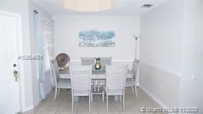 Building Photo - 3 br, 2.5 bath Townhome - 900 SW 111th Ave