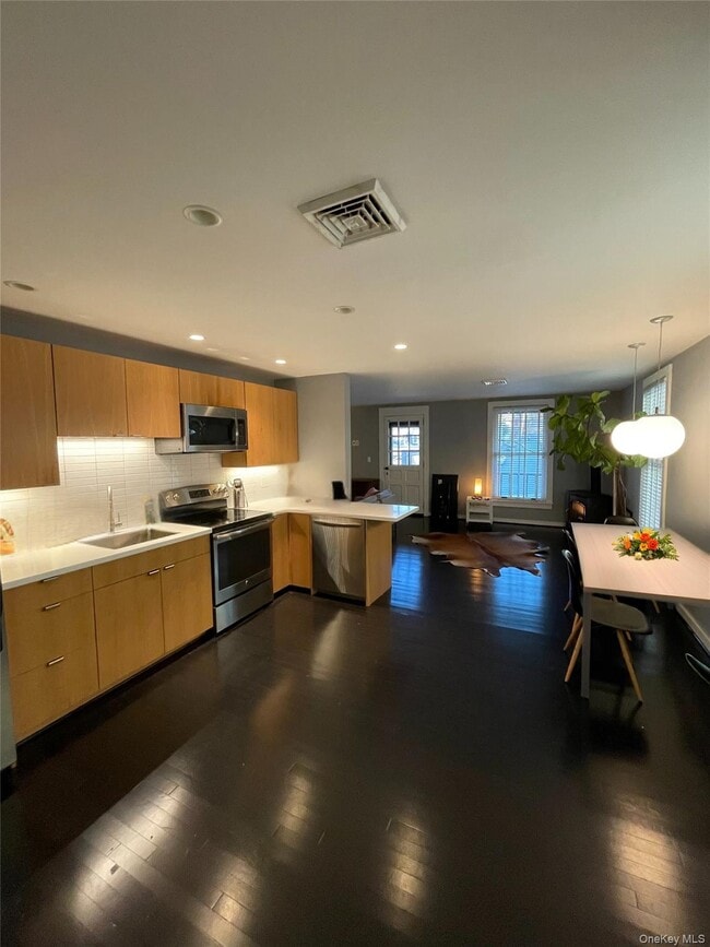 Building Photo - 44 Main St