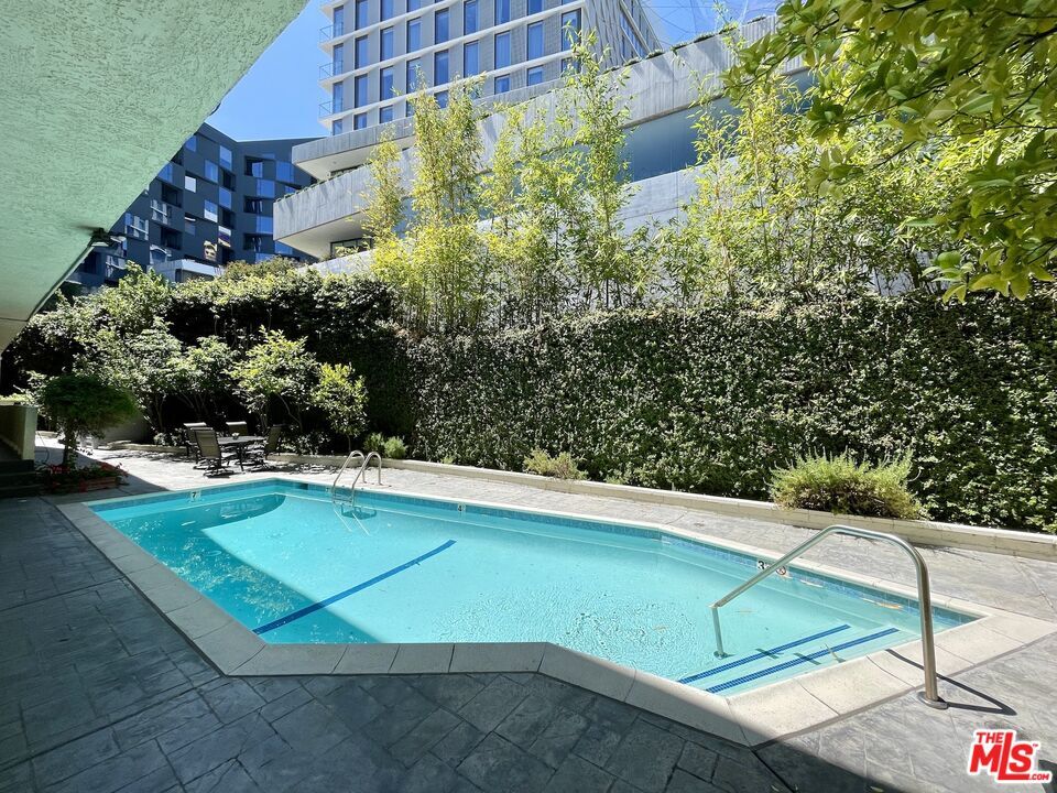 Building Photo - 1228 N La Cienega Blvd