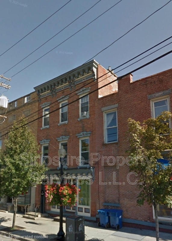 Building Photo - 250 Lark St