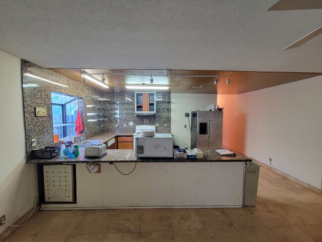 Building Photo - Single story in Montara Est 4 bed/2 full b...