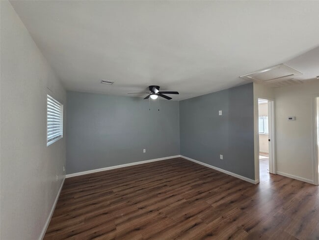 Building Photo - 5422 Pine Ave