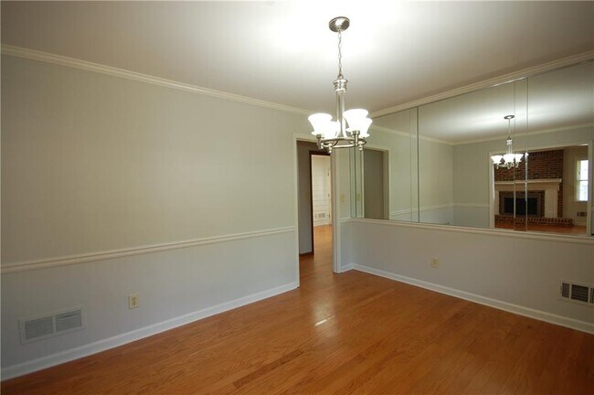 Building Photo - 2155 Heritage Heights