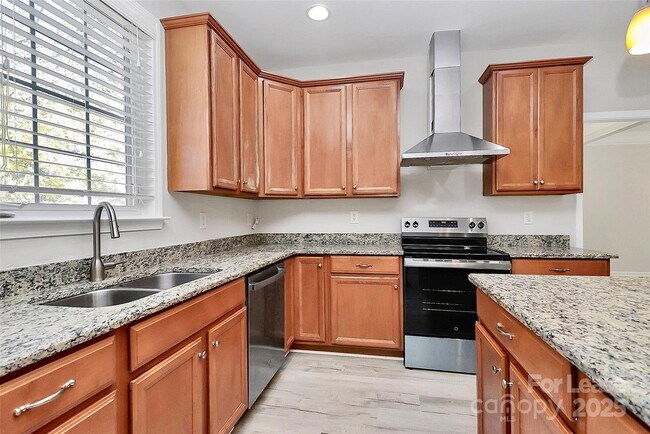 Building Photo - 2108 Oakcliffe Ct