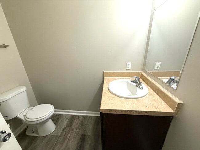 Building Photo - 3 Bedrooms with 1 - 1/2 Baths