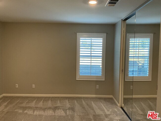 Building Photo - 20909 Mountain Gate Dr