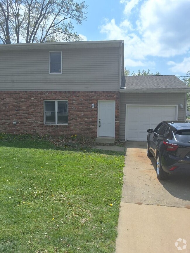 Building Photo - 4816 Pershing Ave