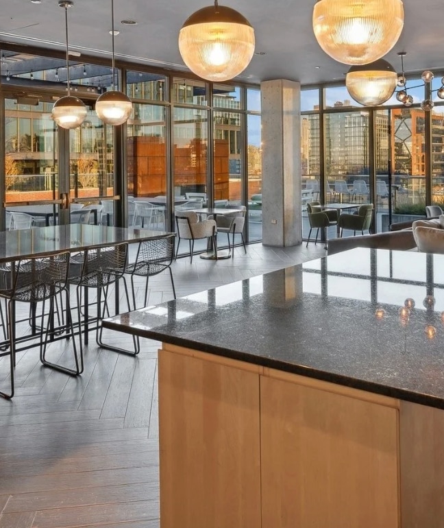 Building Photo - 152 N Carpenter St