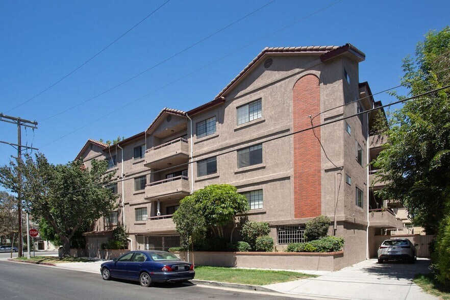 Building Photo - 4454 Coldwater Canyon Ave