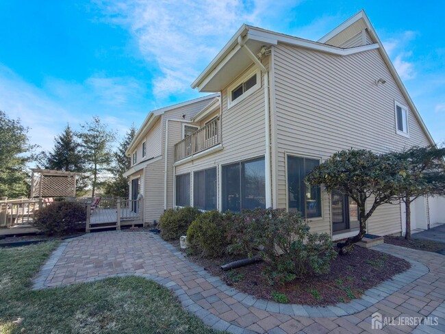 Building Photo - 592 Cabot Hill Rd