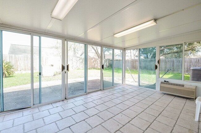 Building Photo - 17518 Autumn Trails Ln