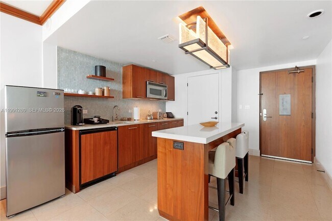 Building Photo - 6801 Collins Ave