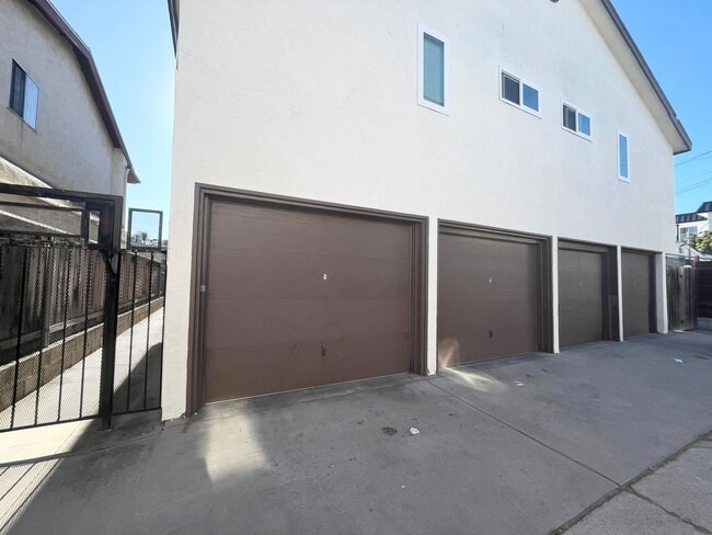 Building Photo - 3 BLOCKS TO MISSION BAY! SPACIOUS 2BD/1BA TOP FLOOR APARTMENT W/ GARAGE!!! $2,995/mo