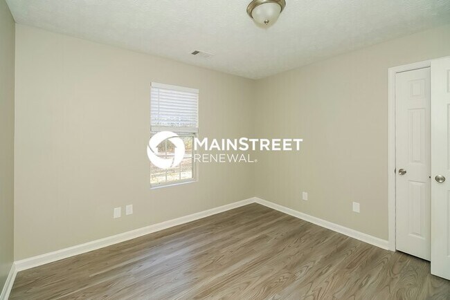 Building Photo - 3 Bedroom Pet-Friendly Home in Ellenwood, GA with Main Street Renewal