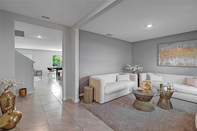 Building Photo - 7737 Rosewood Gdn Lp
