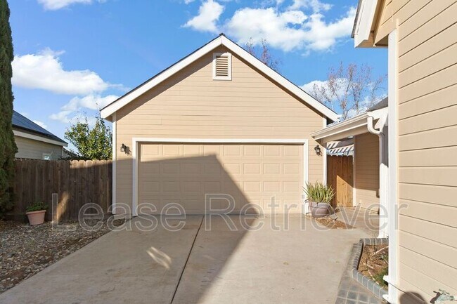 Building Photo - 825 Heritage Pl