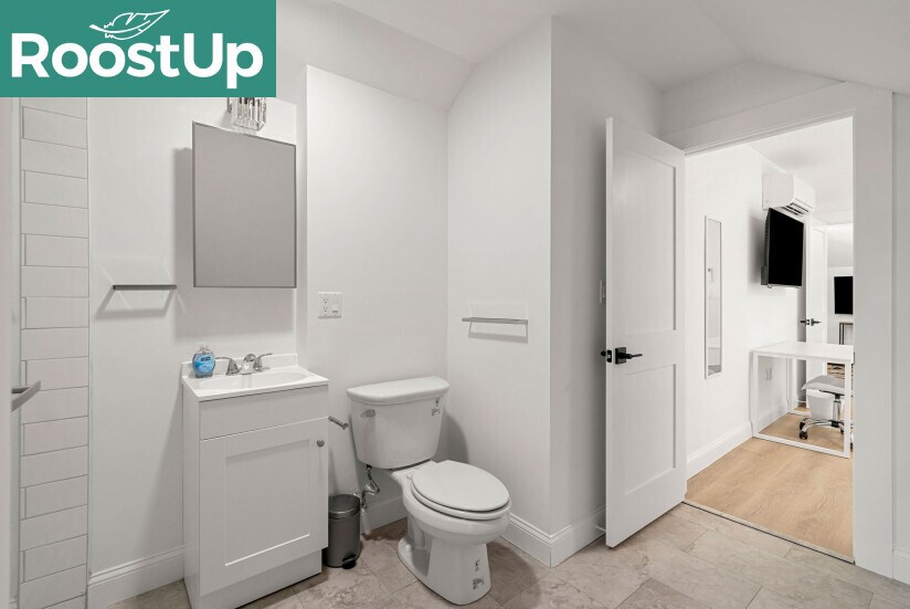 Building Photo - RoostUp Furnished Private Bedroom with Pri...