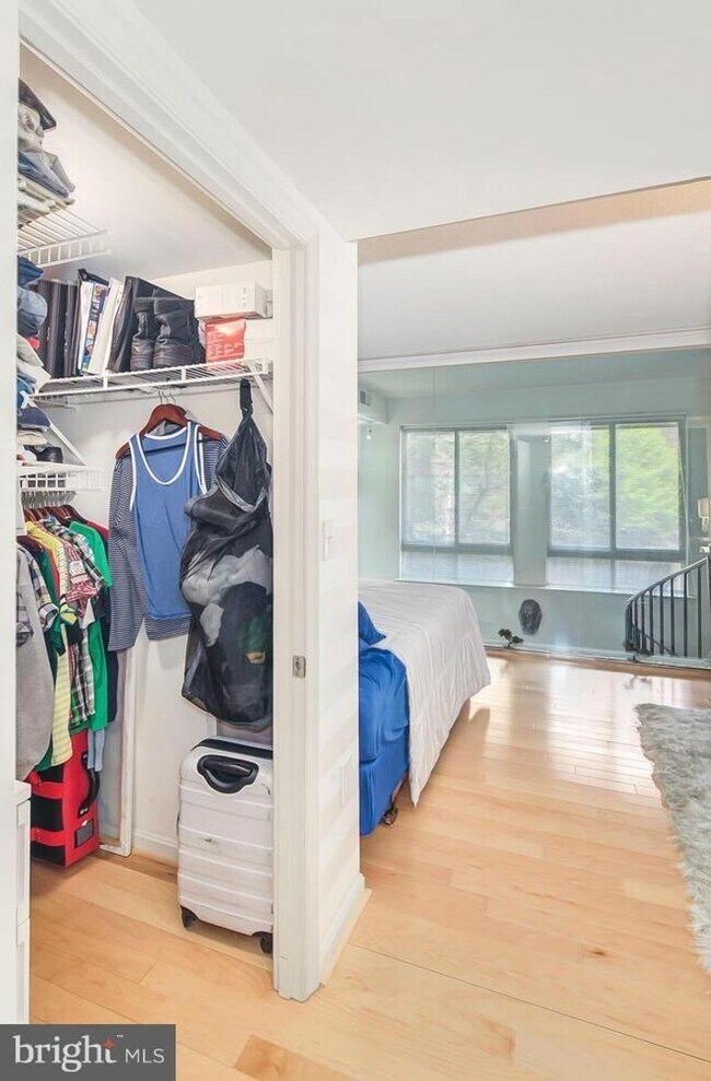 Building Photo - Available Now! Logan Circle! High End, 2 B...