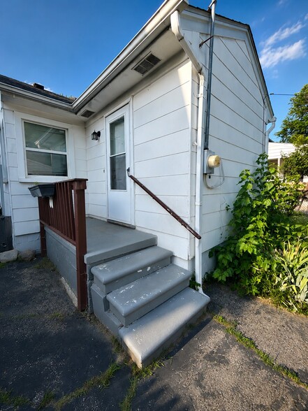 Building Photo - 8286 Ford Ave
