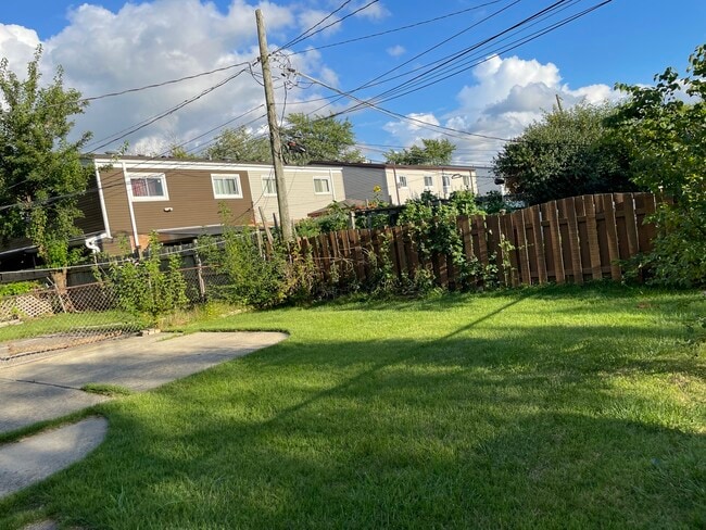 Building Photo - 9137 Barberry Ln