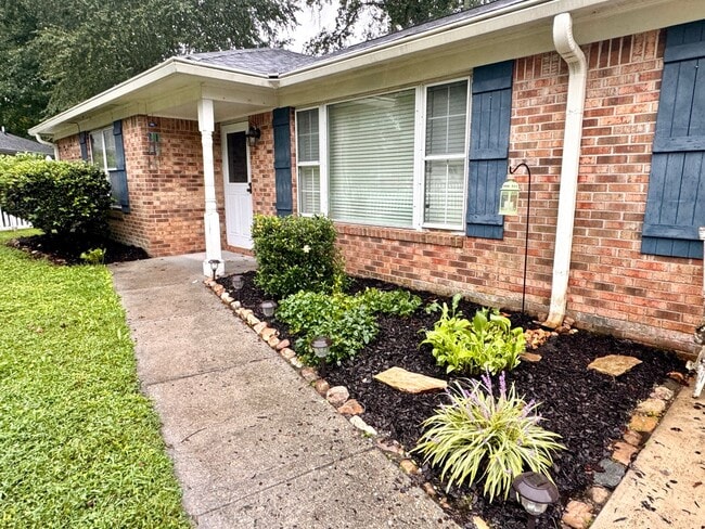 Building Photo - Modern Comfort & Convenience – 4BR/2.5BA i...